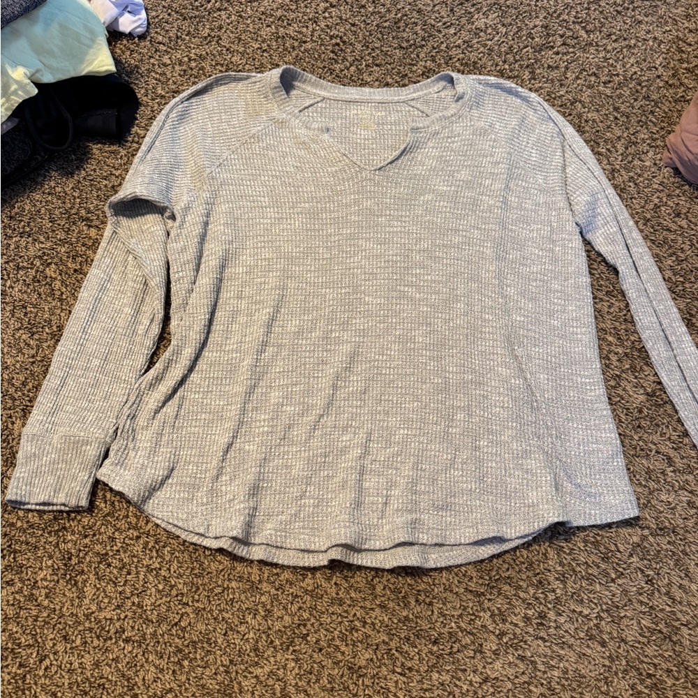 American Eagle Outfitters Light Gray Long Sleeve Tee